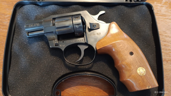 Flobert revolver ALFA 620 cal. 6mm - černý, dřevo - kat. D