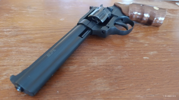 Flobert revolver AFA 661 cal. 6mm - černý, dřevo